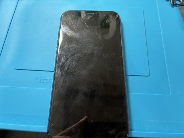 神戸市からお越しのお客様よりiPhone11の画面交換をご依頼いただきました！